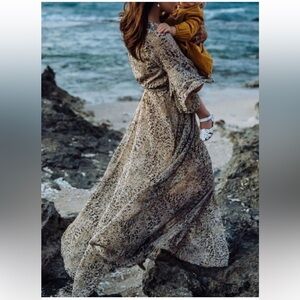 Une Ame Floral Maxi Dress, Size Medium, Slimming Looking Dress, Beautiful!